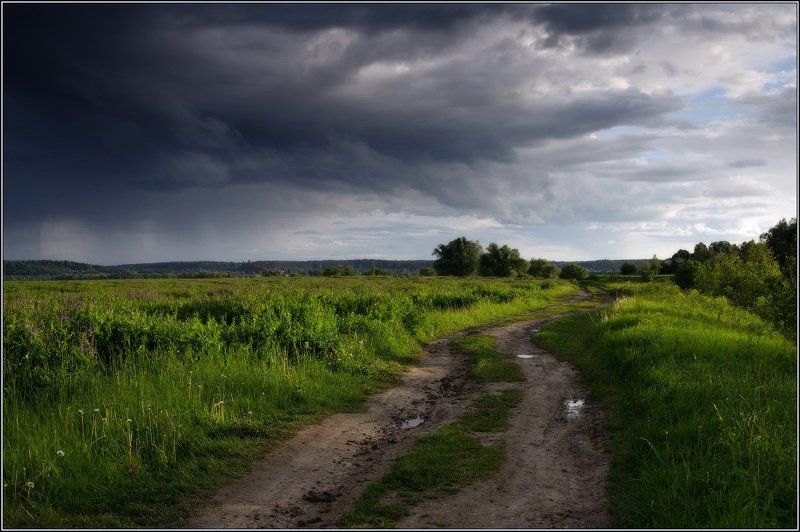 В воздухе пахнет грозой фото превью