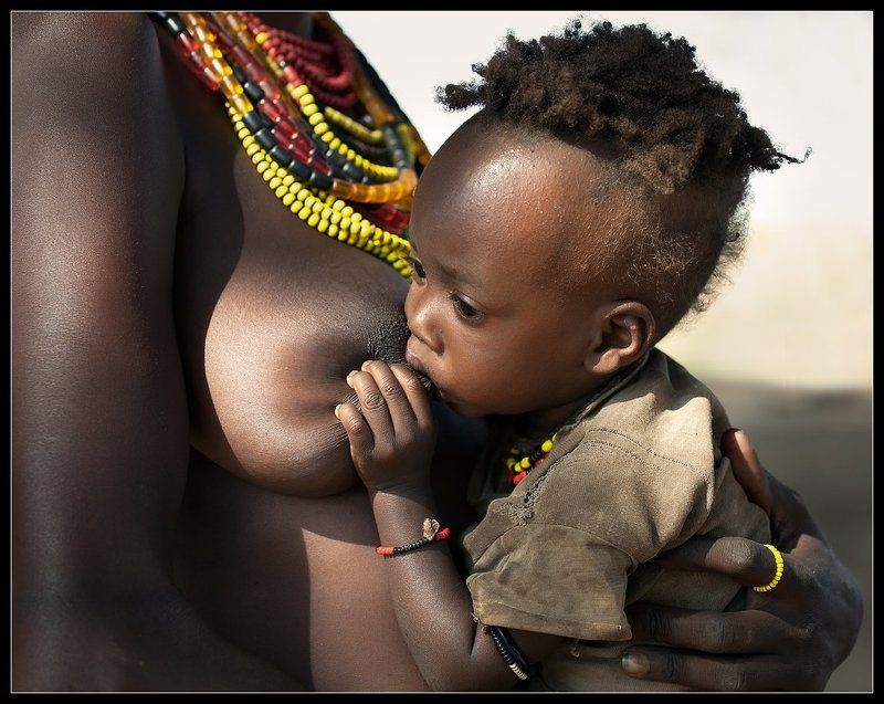 эфиопия, африка, племена, ребенок Топленое молоко... фото превью