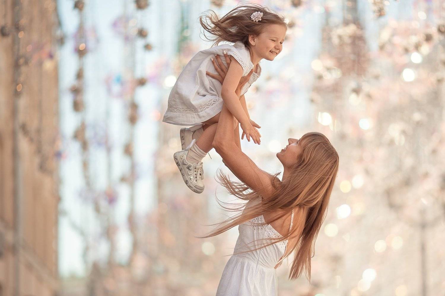 мама, дочь, город, солнце, счастье, радость, Людмила Бобровская