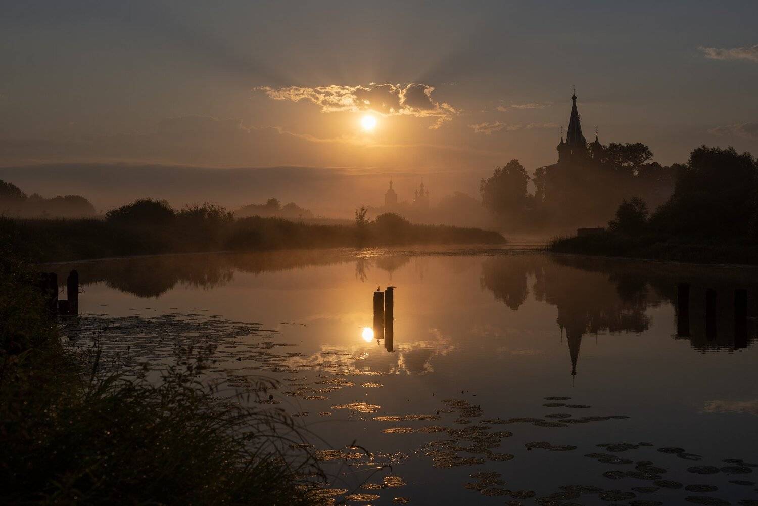 река, теза, туман,марево, мост, разваоины,монастырь, церковь,храм, рассвет, Игорь Приданников