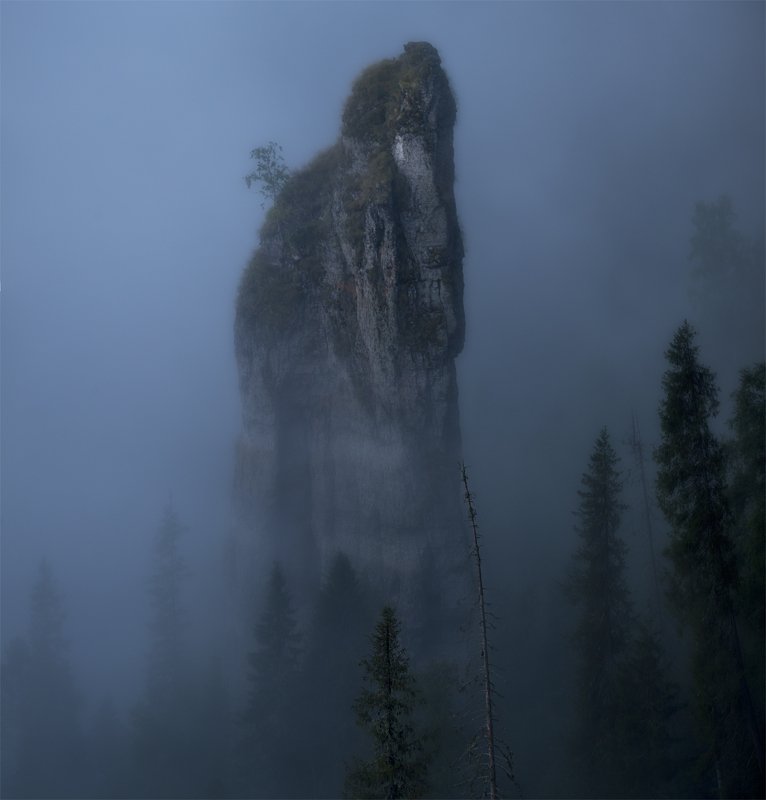 урал, усьва, скала, туман, лес, дымка, утро, тайга Чертов палец фото превью