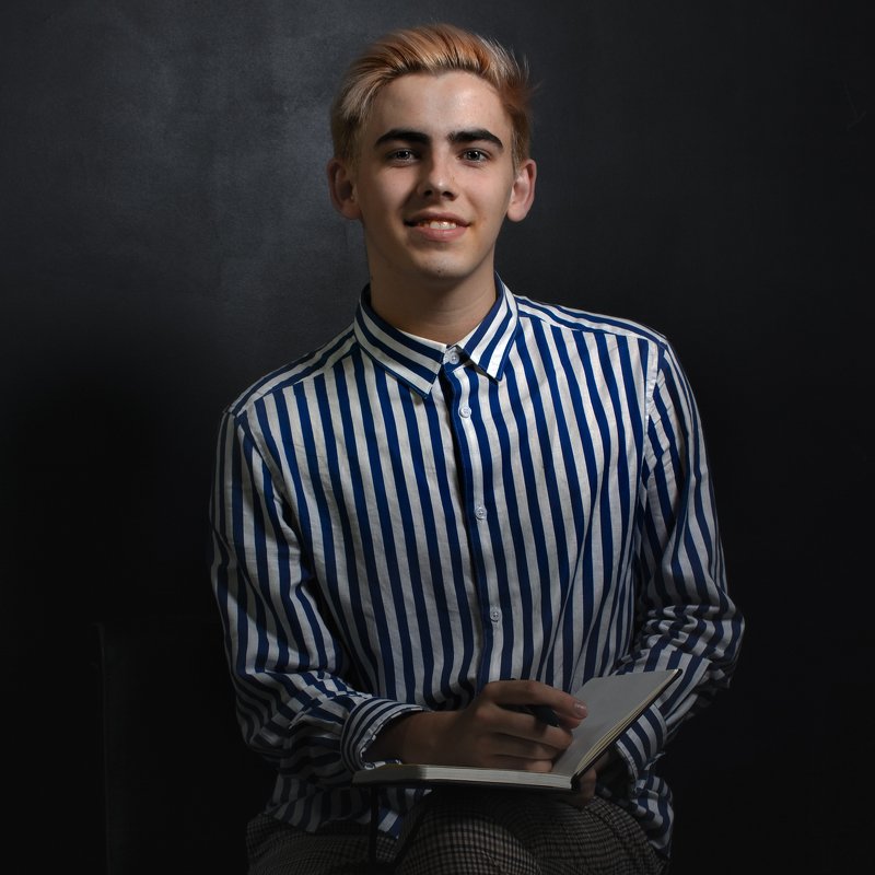 учитель, портрет молодого человека. студийный портрет, характерный портрет Молодые учителя фото превью