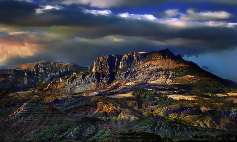 алушта, водопад, горы, демерджи, джур-джур, крым, симеиз, скалы, чатырдаг, панагия, зеленогорье, каменные-монстры-крыма Демерджи на закате дня в Крыму фото превью