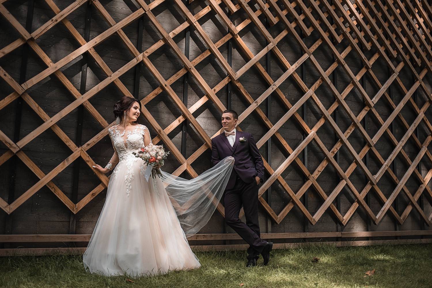 свадьба, свадебная фотосессия, жених, невеста, жених и невеста, свадебный букет, белое платье, счастье, любовь, кулебаки, wedding, bride, groom, wedding day, happy, love, portrait, портрет, творческий портрет, постановочная фотография, Владимир Васильев