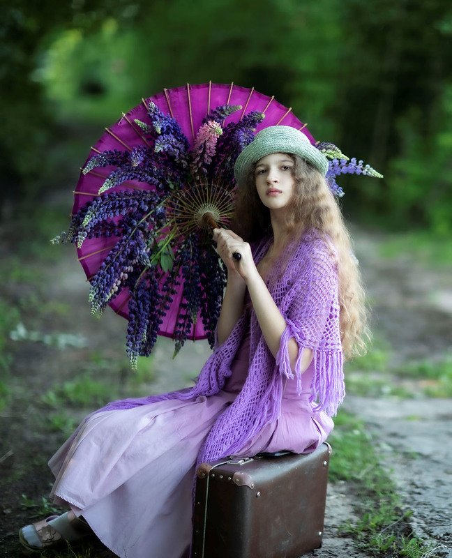 девушка, люпины,зонтик,красота,лето,ретро, girl, flower, umbrella, summer, beautiful, nature Девушка с люпиновым зонтиком фото превью