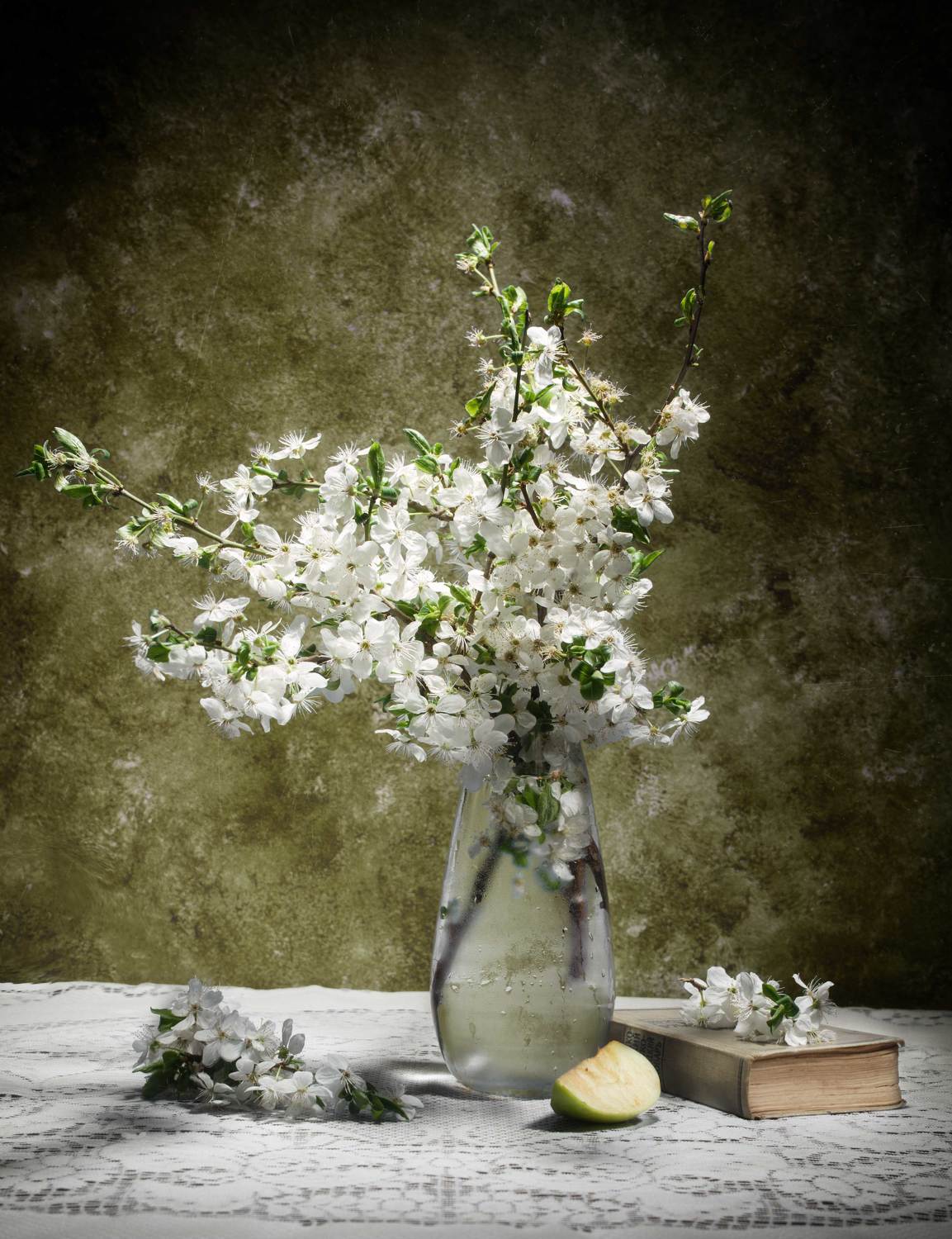 цветы,яблоко,книга,натюрморт, Михаил Кудрявцев
