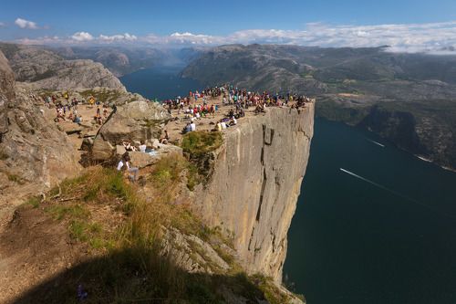 Утёс Прекестулен. Норвегия. Высота 604м.