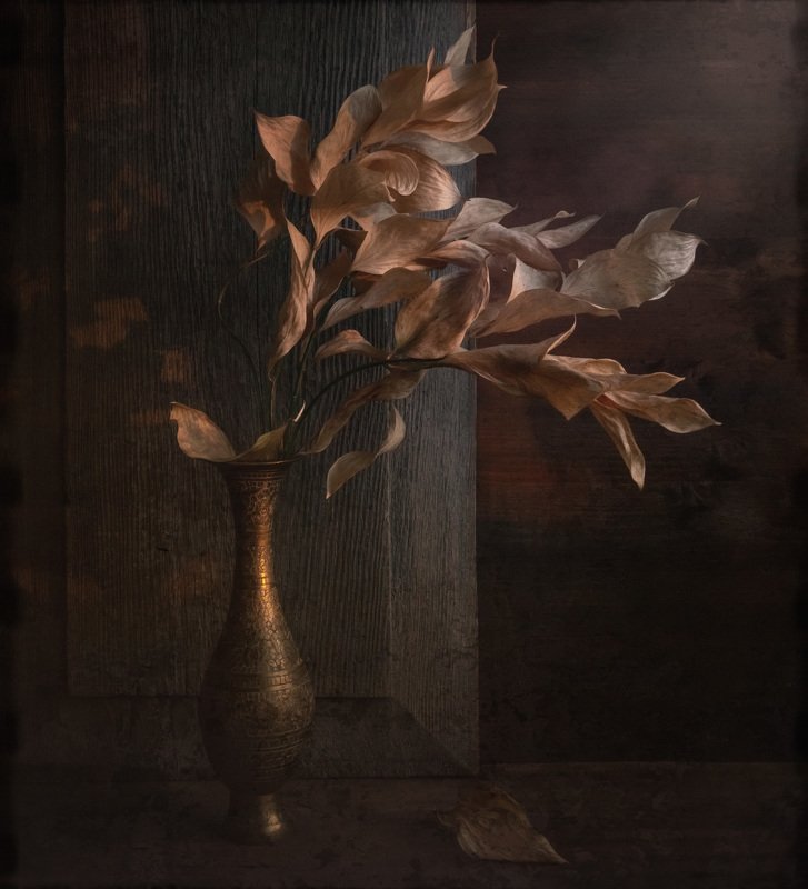 листья, сухие, желтые, осенние, ваза, деревянный, ветви, букет, стол, темный Предчувствие осени фото превью