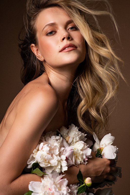 женский портрет, шикарная, красотка. девушка, фэшн, pretty woman, fashion, adult, lips, portrait, girl, attractive, pretty, model, hair, beautiful, natural, female, smile, beauty, studio, lady, elegance, glamour, curly, elegant, Лиза фото превью