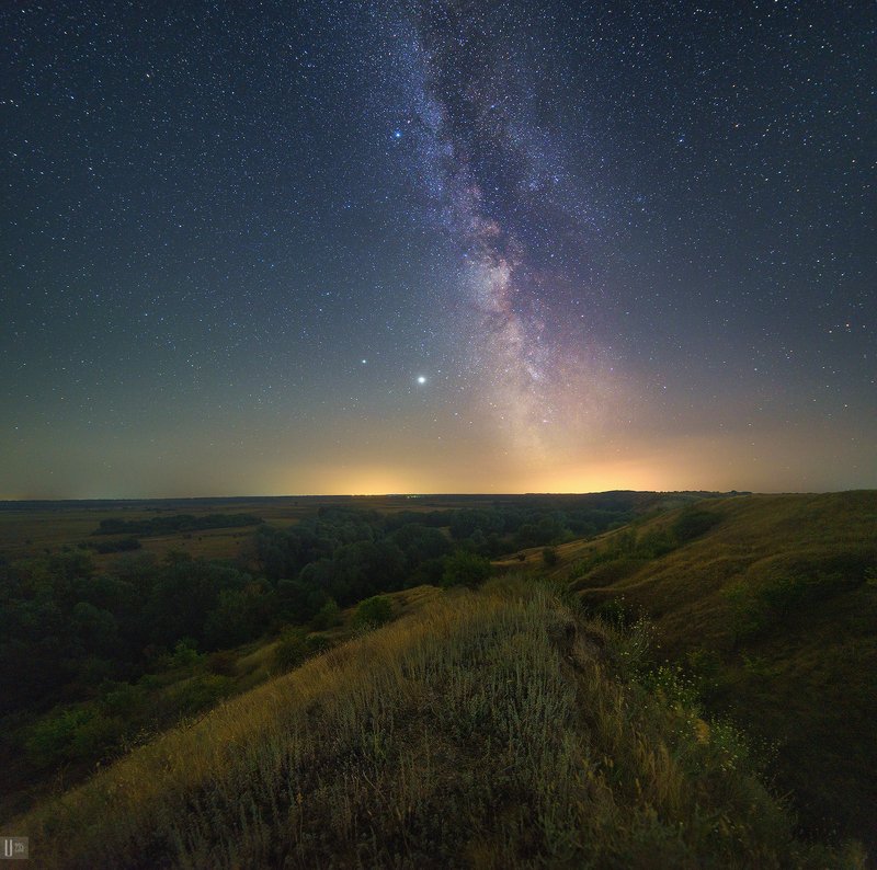 млечный путь,небо,звезды,юпитер,сатурн,созвездия,деревья,кусты,трава,холм,гора,речка,поле,uranus235,nightphotoua Таинства Ночи Заказников #1 фото превью