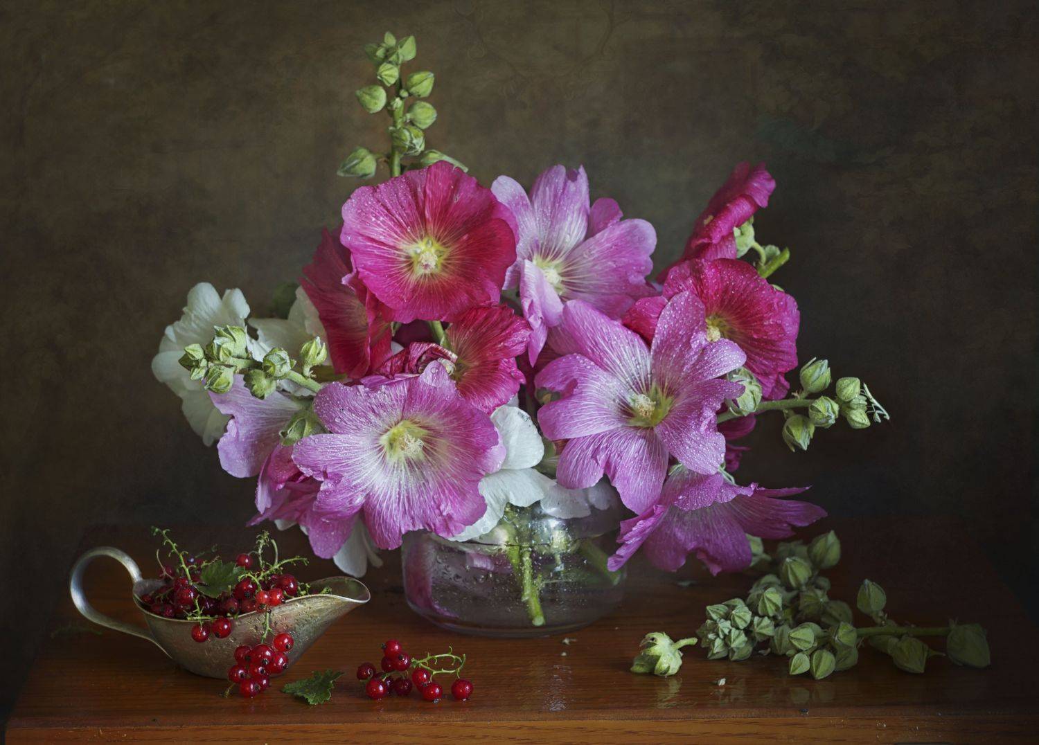 букет цветов, богомол, мальва, смородина,лето, Лионелла Зимина