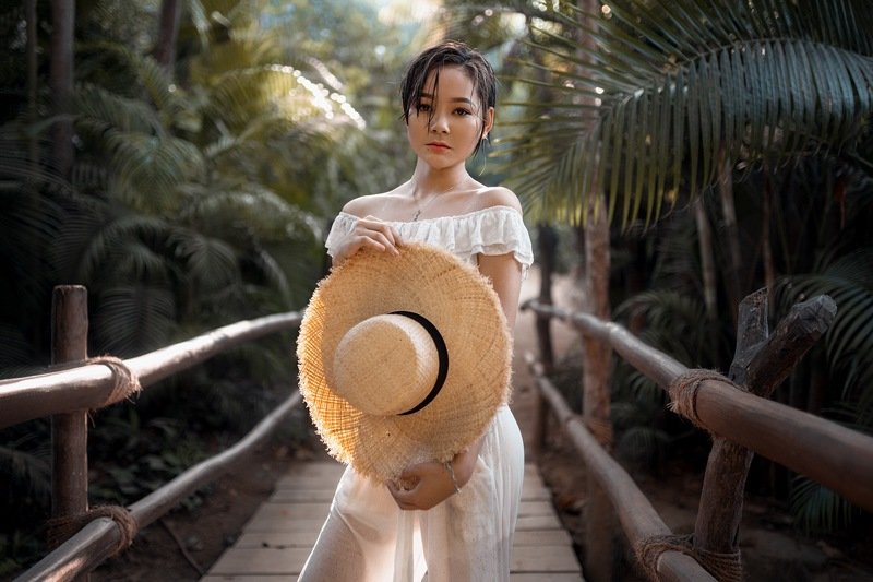 девушка, солнце, джунгли На острове фото превью