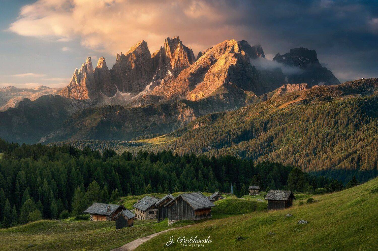 dolomites, dolomiti, mountains, itally, sunset, clours, contrast, summer, mountainscape, village, hutte, hut,, Jakub Perlikowski