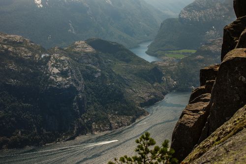 Вид с утёса Прекестулен. Люсе-фьорды с высоты 600м