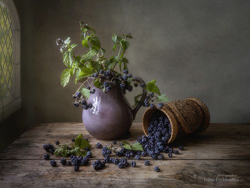 Натюрморт с ежевикой и мятой