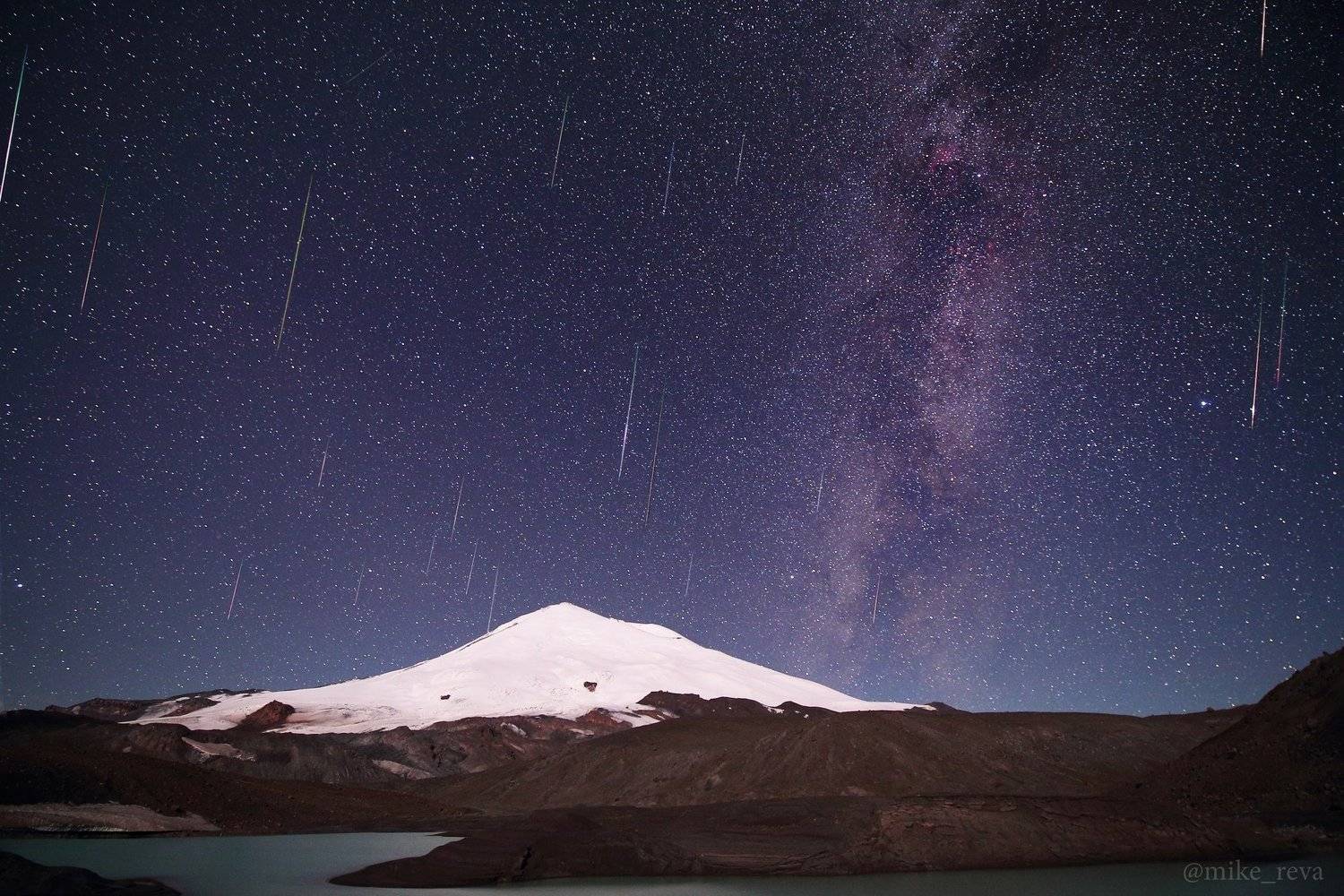 ночь эльбрус ночной пейзаж астрофотография звезды созвездия метеорный поток персеиды болид, Михаил Рева