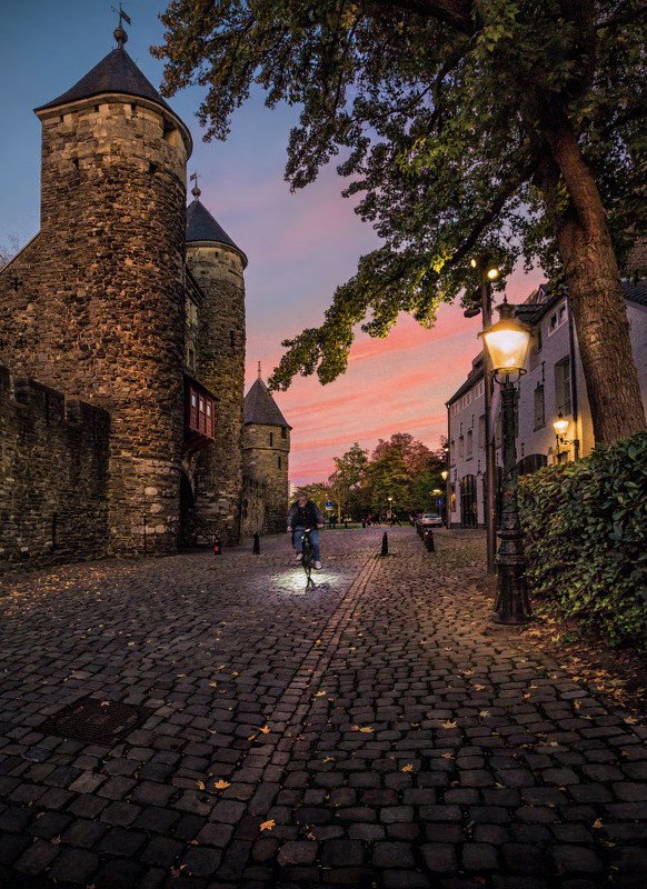 maastricht, niderland, bike, маастрихт, нидерланды, вечер, велосипед Велосипедист фото превью