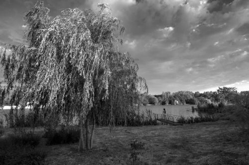 Девушка и река