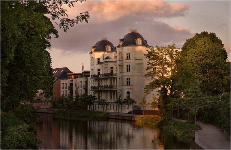 foto liubos, германия, бранденбург, вилла братьев рехштайн, вечер, город Бранденбург. Вилла братьев Рейхштайн... фото превью