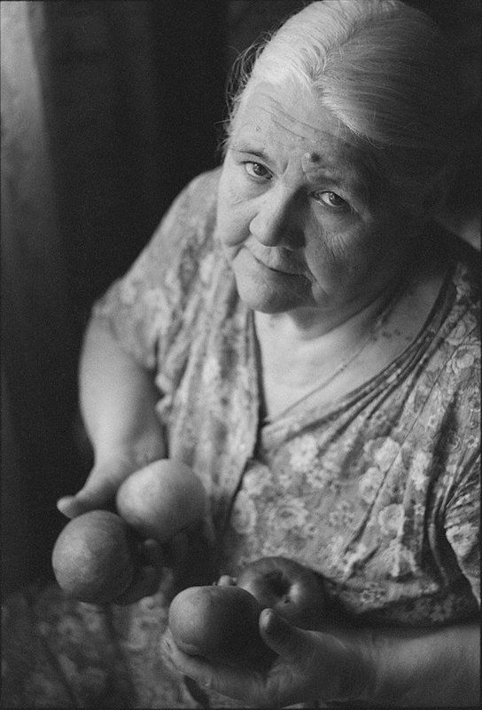 пленка,  rollei retro 100 , черно-белая фотография, черно-белое фото, портрет, фото вдвоем, foto-vdvoem Бабушка фото превью