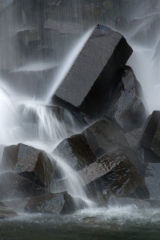 Черный водопад. фото превью