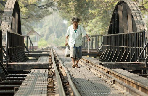 Опять от меня сбежала последняя электричка...