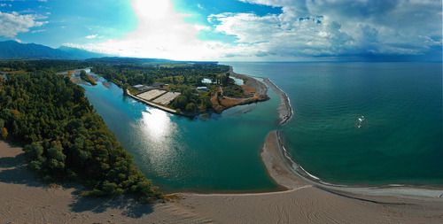 Река Бзып впадает в Черное море