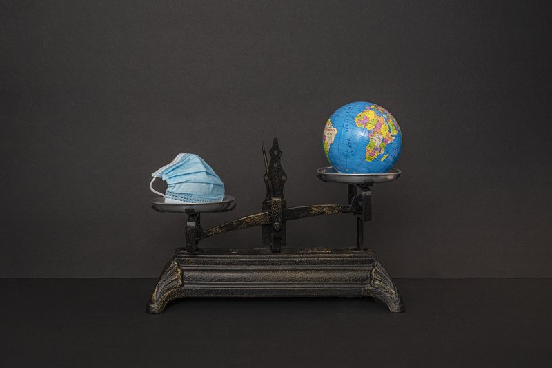 conceptual, still-life, covid-19, earth , envoirenment The weight of the mask фото превью