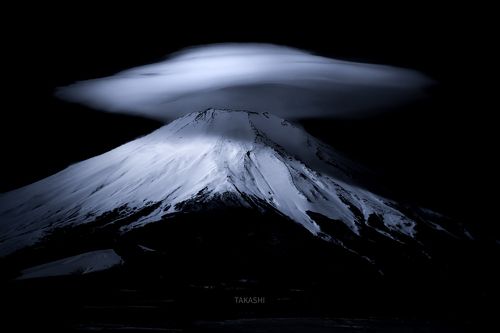 The lenticular cloud