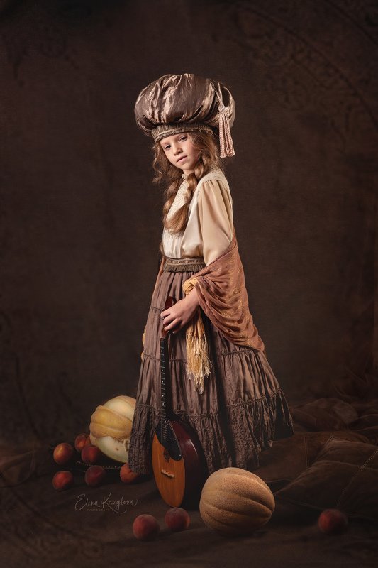 Девочка с домрой фото превью