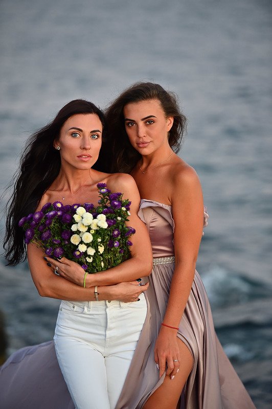 Sisters фото превью