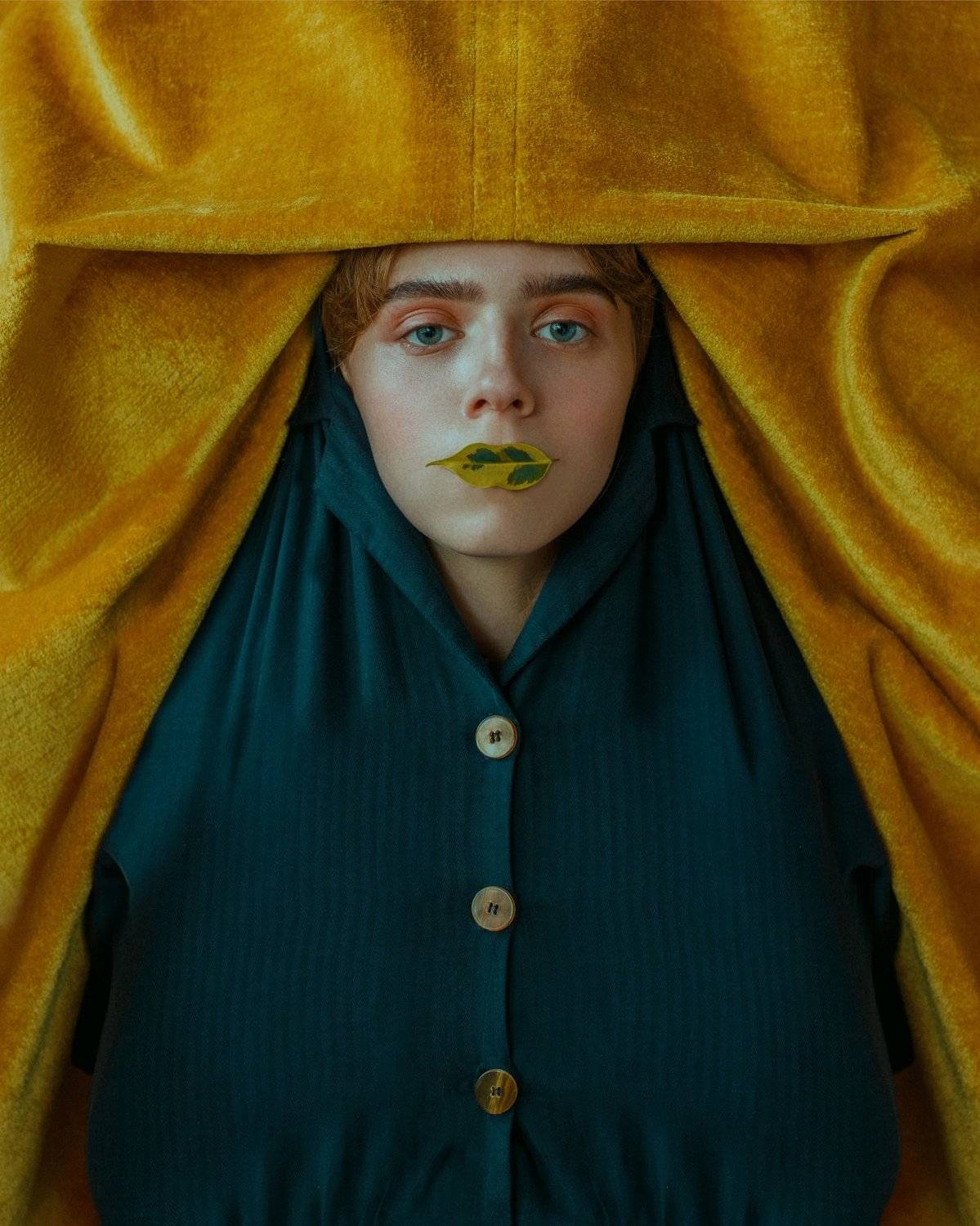 portrait, портрет, girl, brunette, portraiture, indoor, февраль, ламповый, retouch, ретушь, цвет, cinematic,цветок, mimesys, form, тёплый, fineart, beauty,sweet, warm, мимикрия yellow, Павел Фишар