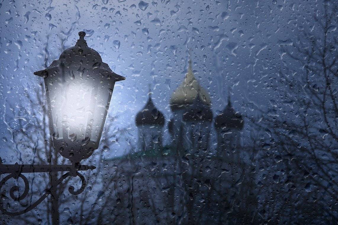 псков, троицкий собор,дождь, капли, стекло, фонарь, свет, город,, Юрий Яковлев