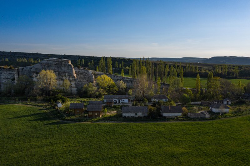 Окрестности Мангуп-кале, Бахчисарайский район фото превью