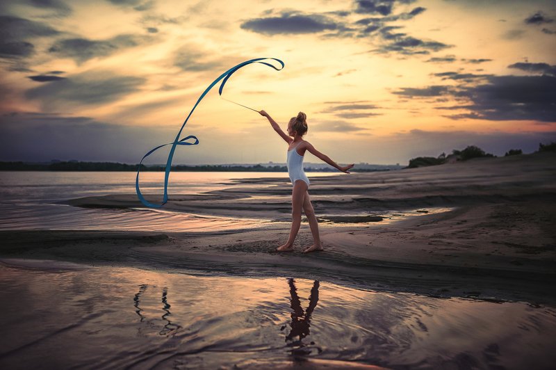 Гимнастка фото превью