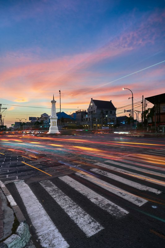 Monument Tugu Ngayogyakarta фото превью