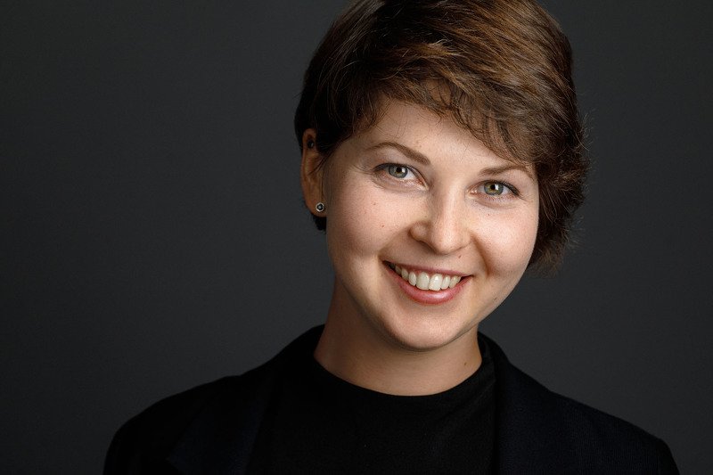 portrait, headshot, studio, close-up, canon, 100mm  фото превью