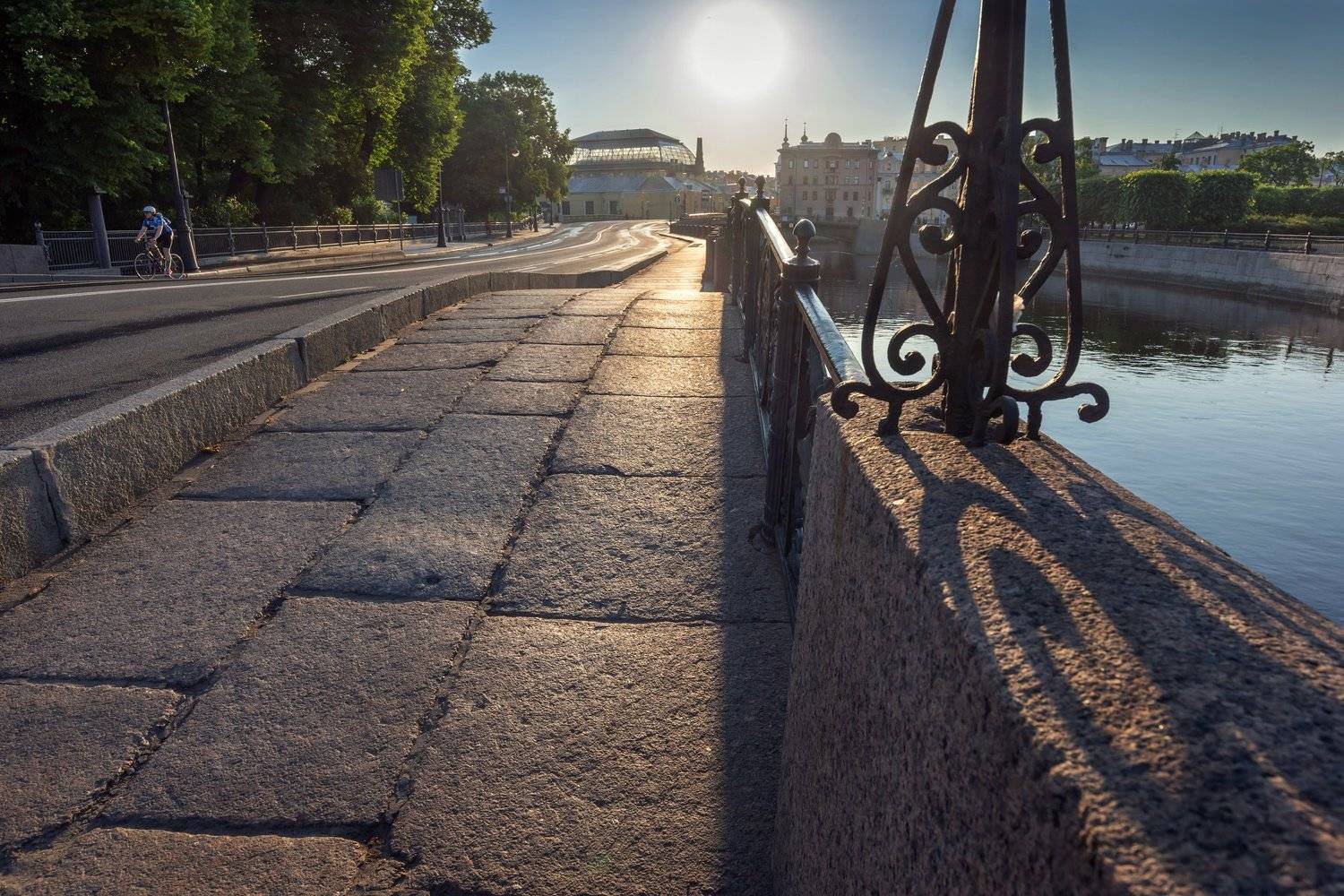 Утро, солнце, тени, гранит, река, Александр Рощин