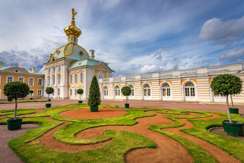 петергоф, санкт-петербург, дворец, купол, герб, газон, узор Петергоф фото превью