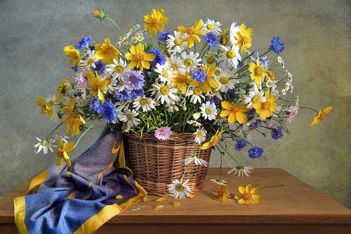 Букет цветов в корзине