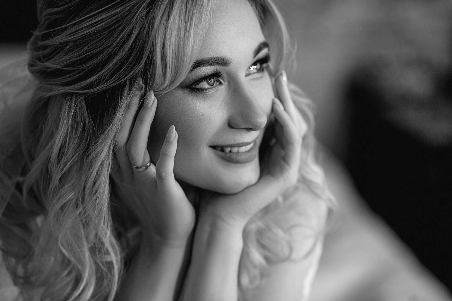 свадьба, свадебная фотосессия,  невеста, свадебное платье, счастье, любовь, портрет, утро невесты, студия, фотосессия, bride, wedding, love, happy, dress, wedding dress, чёрно-белая фотография, bw, Владимир Васильев