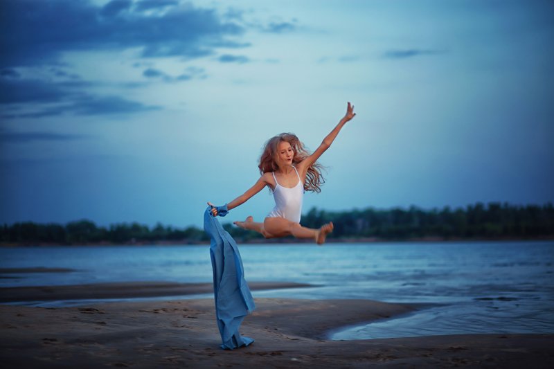 Гимнастка фото превью