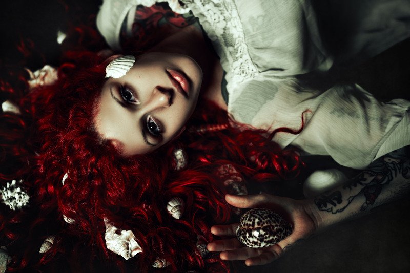 #shells girl #redhead #blood #beauty #female_portrait #portrait A call from the Sea фото превью