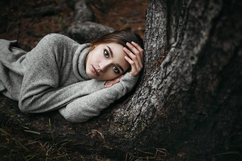 girl, foster, корни, лес, девушка, земля, осень, свитер, дерево Liza фото превью