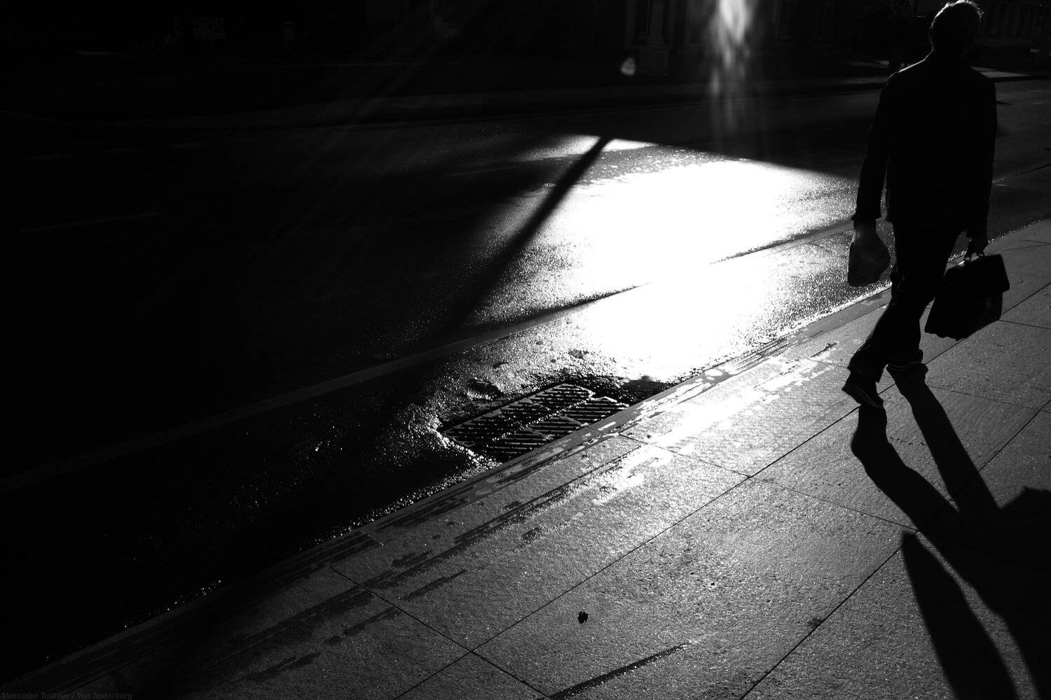 bnw, black and white, monochrome, minimalism, urban, city, street photography, street photo, город, улица, , свет, тень,, АлександрТутаев