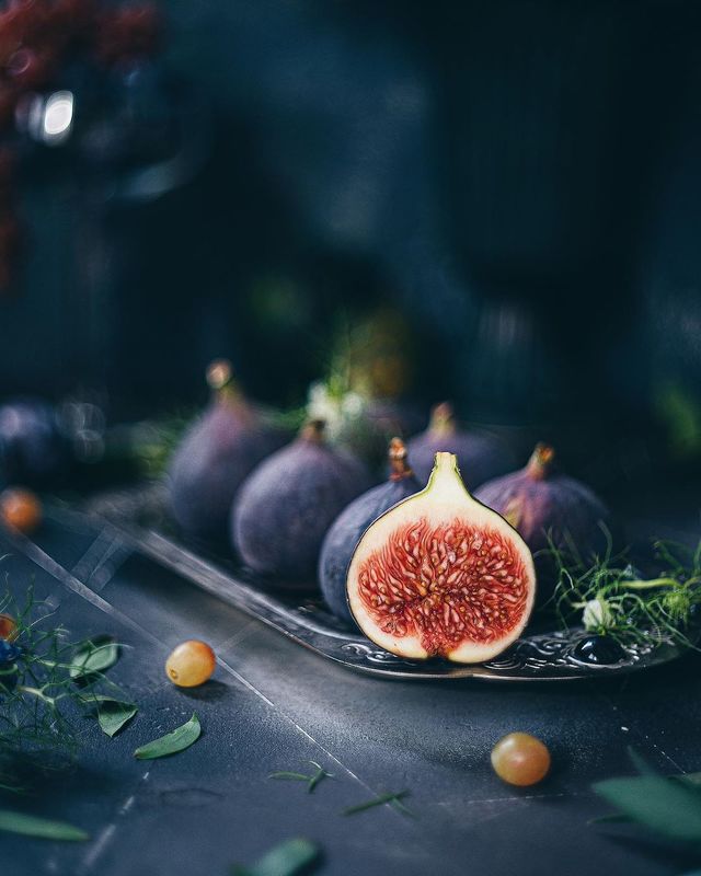натюрморт, инжир, темный ключ, фиолетовый  фото превью