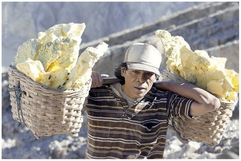 индонезия, indonesia, jawa island,  ява, вулкан,  volcano, kawa ijen,  кава иджен, труд, сера,  испарения,  кратер Вакансия в преисподнюю... фото превью