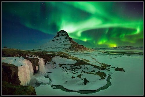 Северное сияние над Kirkjufell