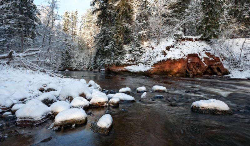 река красных утесов фото превью