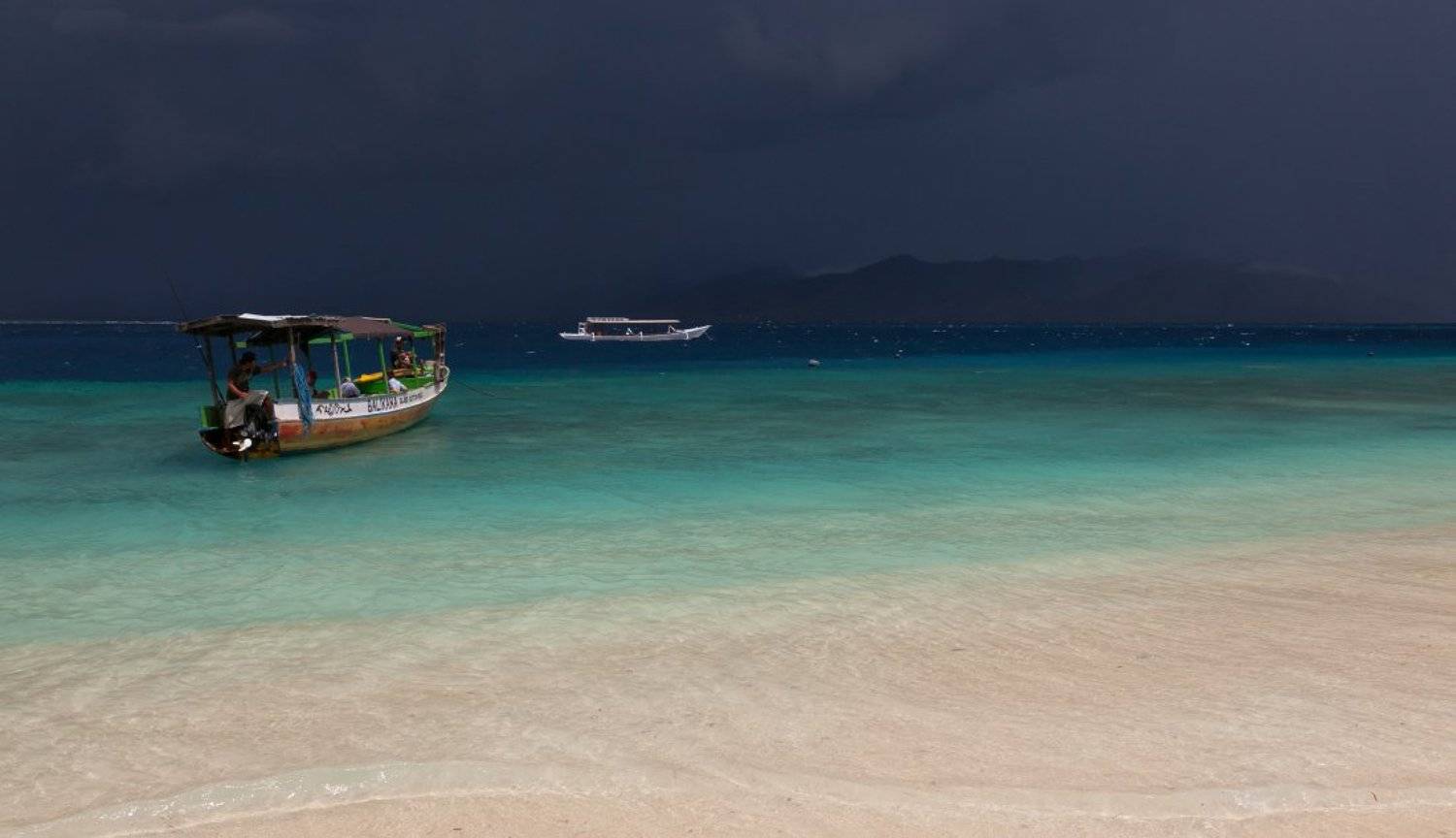 берег, песок, море, лодка, , острова, тучи, индонезия, Георгий Машковцев